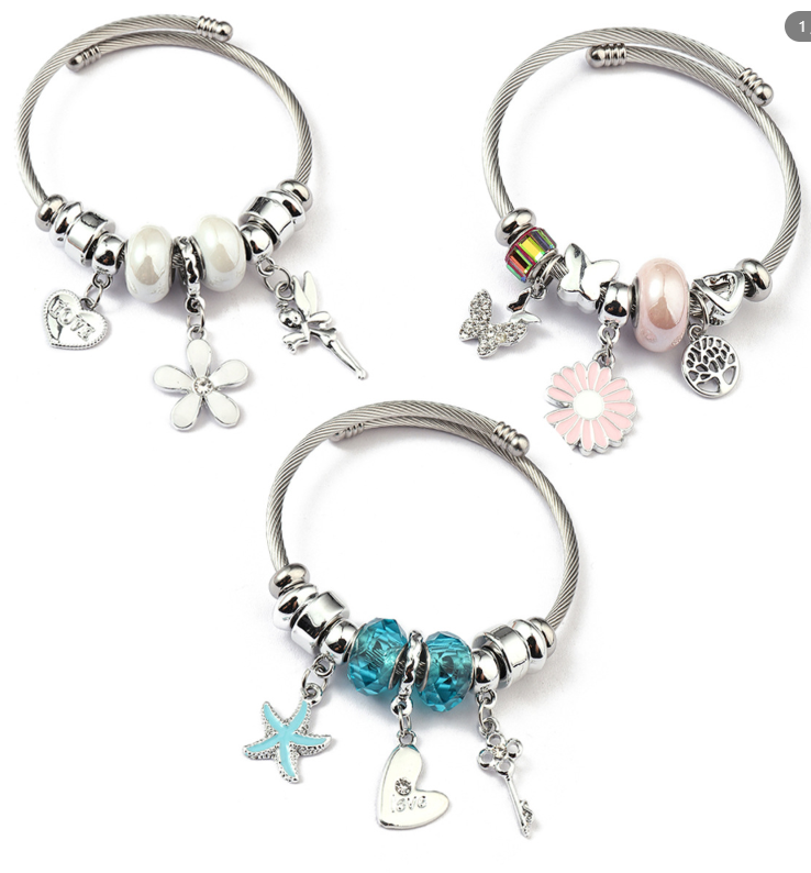 Crystal Heart Charm Bracelet – Adjustable Silver Bangle (Multiple Colors)