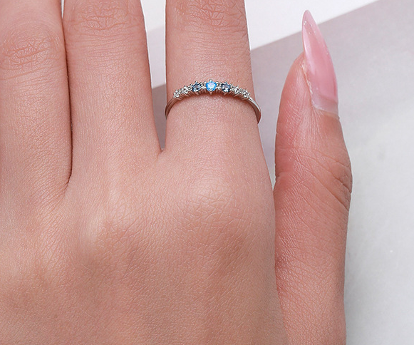 Luna Treasure Pack 12-Bag Mystery Scoop - MIN OF 16 ITEMS