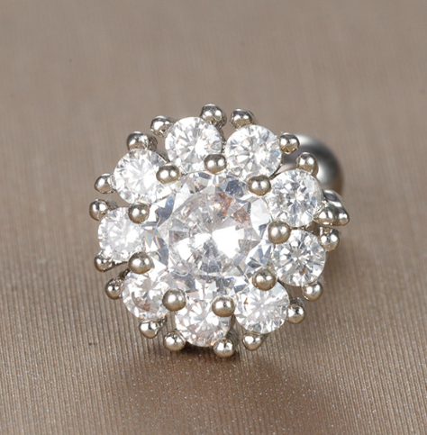 Elegant Silver-Tone Cartilage Stud with Floral Zirconia Cluster Design