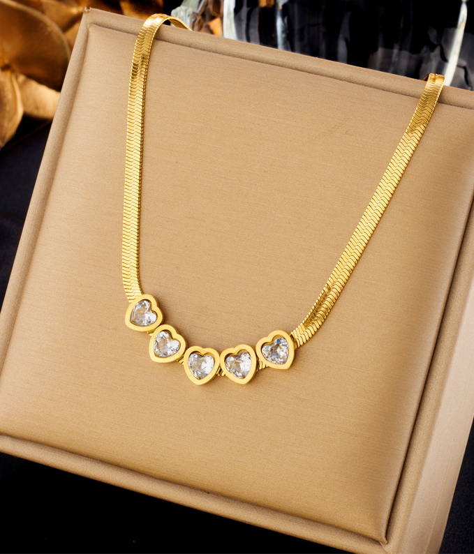 Elegant 18K Gold-Plated Necklace with Heart-Shaped Crystal Details on Snake Chain