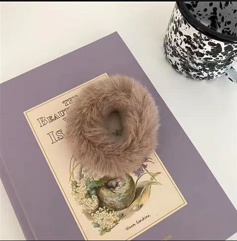 Fluffy Faux Fur Scrunchies – Cozy Ponytail Holders (Multiple Colors)