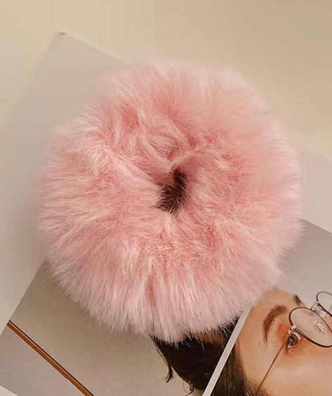 Fluffy Faux Fur Scrunchies – Cozy Ponytail Holders (Multiple Colors)