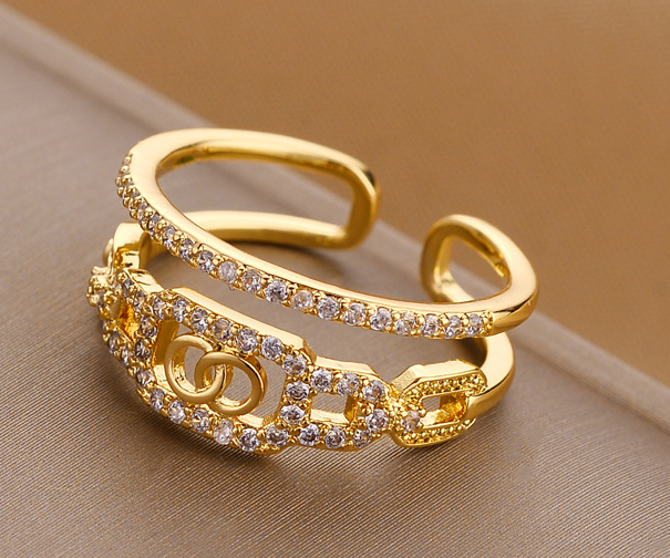 Bold Crystal Lock Ring – 18K Gold Plated Stainless Steel