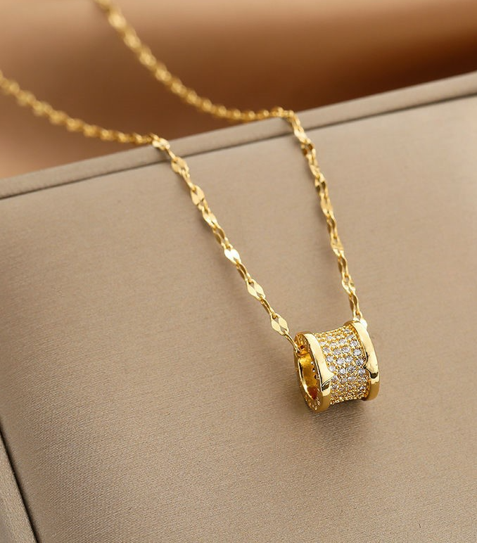 925 Silver plated titanium steel chain necklace featuring a zirconia-accented copper pendant. A light luxury piece perfect for everyday wear or special occasions.