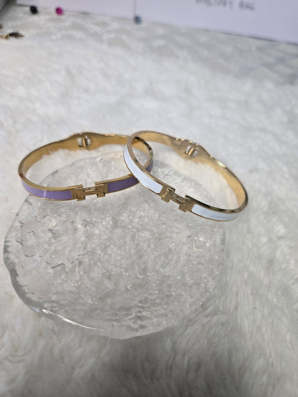 Sleek Gold Cuff Bangle – Modern 18K Gold Plated Bracelet